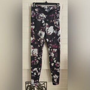 LULULEMON tights. Size 8. EUC. Beautiful print. High waist/full length.